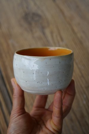 handgetöpferter Keramik Mocca Kaffee Becher orange weiß